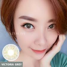 NEW*READY STOCK*Victoria Series 14.2mm . Grey/Brown 0-800 . 无黑边小直径.  纹路设计就像一道道光束放射的色彩非常独特立体✨ 内圈色调由三种颜色搭配,戴上打造出自然混血时尚感😍 日常佩戴也能Hold得住哟💋  #duckylensshop #dailycontactlens