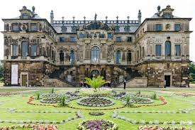 Manche träumen ganz klassisch von einer romantischen kutschfahrt, rosenblättern auf dem weg und einem rauschenden. Trauung In Dresden Und Hochzeitsfeier Auf Dem Land
