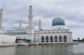 There are a lot of things beaufort is situated 90 kilometres south of kota kinabalu, with shophouses built high above the roads to avoid the periodic floods of the padas river. Masjid Bandaraya Kota Kinabalu Juga Dikenali Sebagai Masjid Terapung Likas Xplorasi Destinasi