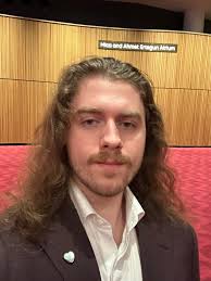 Hey everyone! My name is Joe! I'm a 22 year old actor moving from Buffalo  to the NYC area. I am actively looking for 2-3 people to do some apartment  searching with!