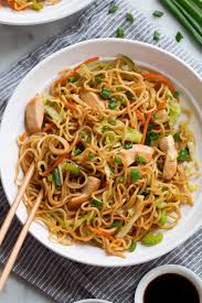 Chicken Chow Mein Emily Recettedeboeuf En 2020 Recettes De Cuisine Cuisine Asiatique Plat Asiatique