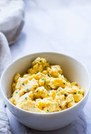 Chives And Cheese Scrambled Eggs Easily Cook A Bunch Of Bacon Recipe Scrambled Eggs With Cheese Scrambled Eggs Homemade Brunch