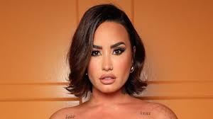 Sofia Kenin in Two-Piece Workout Gear Does "Grass Prep"