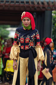 Menari,menyanyi ,modeling contack job : Fashion Show Muslim Wear 2018 House Of Marsya