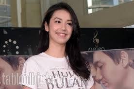 Film ini mengisahkan kegalauan seorang sarwono yang merupakan asli orang jawa. Velove Vexia Dapat Tantangan Ganda Di Film Hujan Bulan Juni Tabloidbintang Com