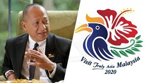 Sekarang tengah kecoh dengan logo visit malaysia 2020 yang dilancarkan oleh kementerian pelancongan malaysia sempena kempen melawat malaysia tahun 2020 nanti yang mensasarkan 36 juta pelancong dari serata negara dengan kutipan rm168 billion. Netizen Ni Bodoh Cuma Tahu Nak Merungut Nazri Selar Netizen Kritik Logo Baru Tmm2020 Sabah Post