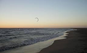 Plage Napoleon A Port Saint Louis Du Rhone En Provence Sunset Kitesurf Camargue Beach Paysage Paradisiaque Plage Coucher De Soleil