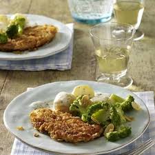 Knusper Putenschnitzel Zu Bechamelkartoffeln Und Mandelbrokkoli Rezept Lecker In 2020 Putenschnitzel Essen Kochen Lebensmittel Essen