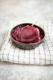 Glace Rapide A La Myrtille Et A La Banane Nice Cream Recette En 2020 Myrtille Glace Fruits Congeles