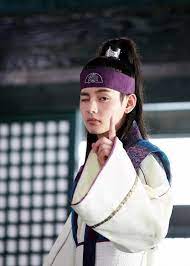 18 Male K Pop Idols Who Can Pull Off Long Hair Hwarang Taehyung Kim Taehyung Hwarang