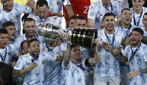 Futbolistas y técnicos de mucha jerarquía no habían podido con lionel messi como emblema y con un entrenador que hace su primera experiencia en ese lugar, argentina volvió a salir campeón. Wtnti73ax8rxvm