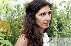 Each time they forced … Nava Ebrahimi Autorenfotos Com Portraits Aus Literatur Kunst Und Kultur