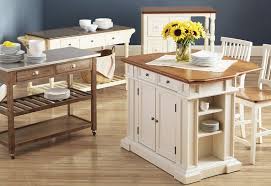Convivial, cet élément joue un rôle fondamental dans la cuisine qu'elle soit ouverte ou fermée, si elle est assez grande pour l'accueillir dans ce dernier cas. Ilot Central Avec Table Ou Pourquoi Ne Pas L Utiliser Pour Y Manger