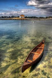 Canoe En Bois Au Mouillage Devant La Maison Des Douaniers A Saint Cado Dans La Ria D Etel Morbihan Bretagne France Vacances Bretagne Bretagne
