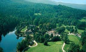 Located just out of town, the properties are close proximity to restaurants, shopping, and activities found in the downtown. High Hampton Inn Cashiers North Carolina