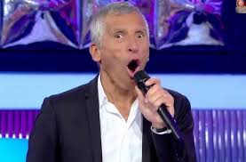 Nagui anime d'une main de maître ce karaoké géant où deux candidats s'affrontent sur des thèmes originaux. N Oubliez Pas Les Paroles L Emission Va T Elle Etre Deprogrammee