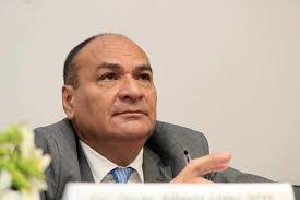 Armando Constante's Instagram, Twitter & Facebook