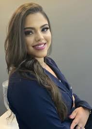 Ser psicólogo é poder caminhar pelos vales escuros onde ninguém quer ir e  convidar os que por lá se perderam a desfrutar a alegria dos dias  ensolarados." 💙 #psicologia #psicologiaclinica #psicologa #psicoterapia #