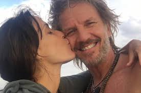 Jorge facundo arana tagle (31 de marzo de 1972), es un actor y músico argentino, conocido por sus papeles protagónicos en series televisivas como chiquititas, muñeca brava, yago, pasión morena, 099 central, padre coraje, sos mi vida, vidas robadas y farsantes, entre otras. Surfing Mountains Saxophone And Theatre How Did The Lives Of Facundo Arana After The Wild Angel Celebrity News