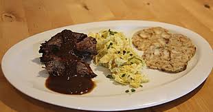 Rehkeule In Backpflaumensosse Fleisch Gerichte Rezepte Lebensmittel Essen
