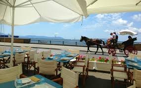 Check spelling or type a new query. Dieci Indirizzi Per Mangiar Fuori A Napoli Terrazze Cortili Dehors Tra Mare E Citta Gambero Rosso