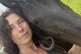 Mary Debonis's Instagram, Twitter & Facebook