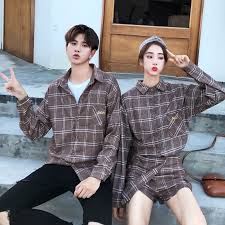 Lengan panjang keliman manset dengan detail kancing. Setelan Kemeja Lengan Panjang Motif Kotak Kotak Rok Mini Untuk Pasangan Pria Wanita Shopee Indonesia