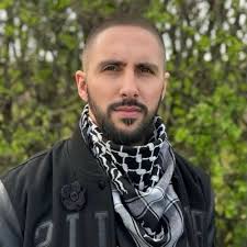 Hollie Wright (@holliewright_)