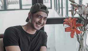 Meski mendapat ketenaran usai sukses memerankan tokoh aldebaran, arya saloka mengaku selalu jaga privasi anak dan istri. Pedagang Kesibukan Arya Saloka Si Aldebaran Di Luar Syuting Ikatan Cinta Okezone Celebrity