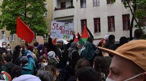 Dabei wurden judenfeindliche parolen gerufen, es kam zu angriffen auf polizei und. Judenhass Und Gewalt Bei Pro Palastina Demo In Berlin