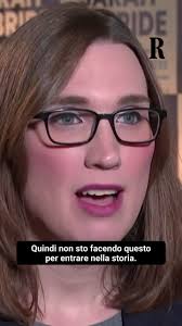 La democratica Sarah McBride è la prima donna transgender eletta al  Congresso americano. McBride ha sconfitto il repubblicano John Whalen in  Delaware. Nell'aprile del 2012 dichiarò di aver avviato il ...