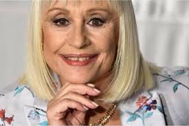 Raffaella carrà è morta a 78 anni, oggi, 5 luglio 2021. 4c9zfxf Vlya8m