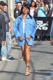 Rihanna In Moschino On Jimmy Kimmel Live Fashionsizzle