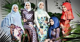 Adik beradik ini memang sering mendapat perhatian ramai kerana kecantikan mereka yang semulajadi. Bila Berkumpul Adik Beradik Boleh Pecah Rumah Rozita Che Wan Sisters Imbau Nostalgia Raya Nona