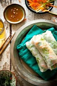 Rouleau De Printemps Vegetarien Frais Et Healthy On Fond Pour Le Rouleau De Printemps Vegetarien Elle A Table Rouleaux De Printemps Vegetariens Rouleau De Printemps Photographie Culinaire