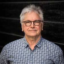 Stream episode Roger Simpson