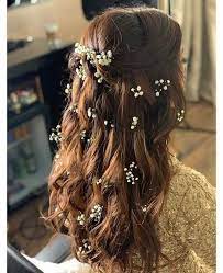 The Trendiest New Mehendi Hairstyles We Spotted Open Hairstyles Engagement Hairstyles Princess Hairstyles