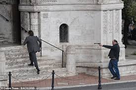 In may 1983, rodolfo gucci died in milan. Freedomroo Adam Driver Is Tailed By A Gunman While Acting Out Heir Maurizio S Murder On The House Of Gucci Set Australiannewsreview