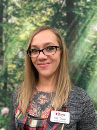 This year, Progressive Grocer nationally recognized 393 extraordinary women  who join the ranks of the Top Women in Grocery. These women strengthen the  retail food industry at many levels within both the