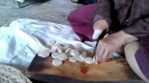 Buat krupuk kemplang yg di garang pake arang. Proses Pembuatan Kemplang Palembang Kemplang Kerupuk Dan Pempek Palembang Rizky