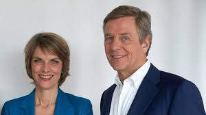 Nach petra gerster verliert das zdf einen weiteren altgedienten. Claus Kleber Frau Vermogen Und Gehalt Des Zdf Moderators Focus De