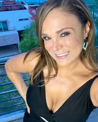 No se cómo será esta nueva forma de vivir ! Me acostumbre a mis tiempos , a  mi soledad, a vivir sin prisa, confieso que en el fondo ya no quiero la