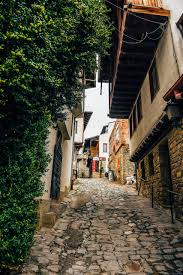 Asymptomatic travelers entering new york from another country, u.s. Un Weekend In Veliko Tarnovo De Dragos Asaftei