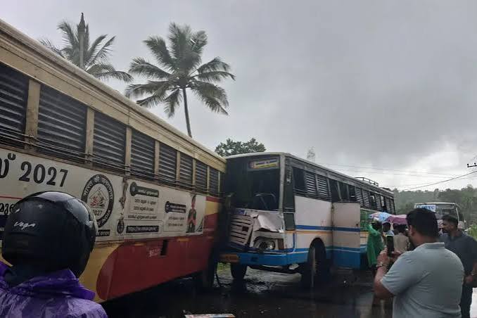 Wayanad KSRTC Bus Accident | വയനാട് പനമരത്ത് കെഎസ്ആർടിസി ബസുകൾ കൂട്ടിയിടിച്ച് അപകടം | KSRTC Buses Collide in Wayanad Panamaram Leaving Several Injured | Mathrubhumi