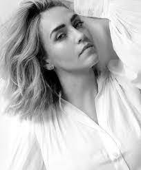 Heidi Redfield's Instagram, Twitter & Facebook