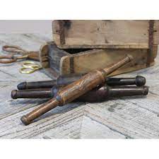Kun fantasien sætter grænser for, hvor flot du kan style dette fad med dine favorit stilleben og årstidens dekorationer. Teigausroller Nudelholz Holz Alt Unika Grimaud Deko Chic Antique 41481 00 Los Mengen