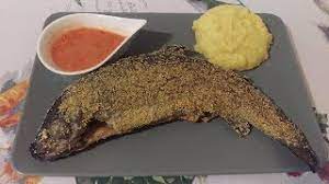 2 păstrăvi, faina de malai +faina alba, sare, piper, cartofi congelați gata tăiați, 4 căței usturoi, sare, 1 lingura ulei, smântână după preferinta. Pastrav Prajit Cu Mamaliga Si Mujdei Youtube