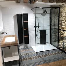 Disponible Showroom David B Salle De Bains Esprit Loft Meuble Collection Dogma E Salle De Bains Bois Et Noir Idee Salle De Bain Salle De Bains Style Industriel