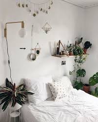 40 Awesome Artsy Bedroom Decor Ideas Worldecor Co Home Decor Bedroom Bedroom Decor Minimalist Bedroom Design