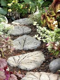1001 Deko Ideen Mit Steinen Im Garten Kreativ Und Einzigartig In 2020 Garten Deko Garten Gestalten Landschaftsbau Fur Kleinen Hinterhof